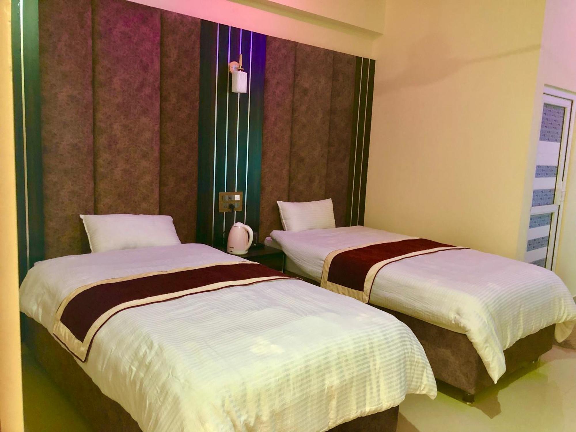 Hotel Hot Pot, Dhangadhi Exterior foto